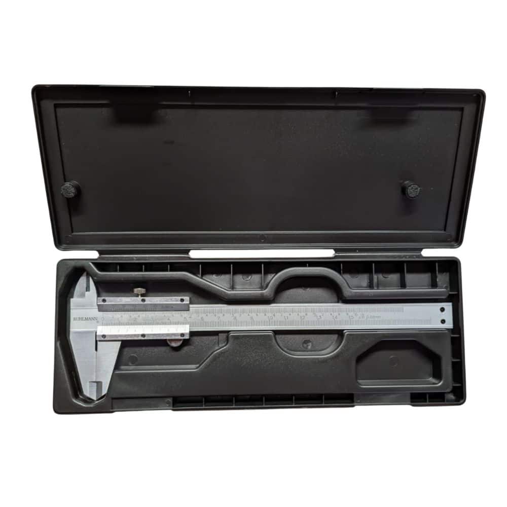 Calibre Metálico 150x0.02mm/1/1000 IN Ruhlmann. Preciso, resistente y compacto. Incluye estuche protector. Ideal para mecánica, carpintería e industria.