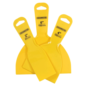 Set de Espátulas Plásticas 3 Piezas Crossmaster. Polipropileno, tamaños 2", 4" y 6". Ligeras y resistentes. Ideales para drywall y bricolaje.